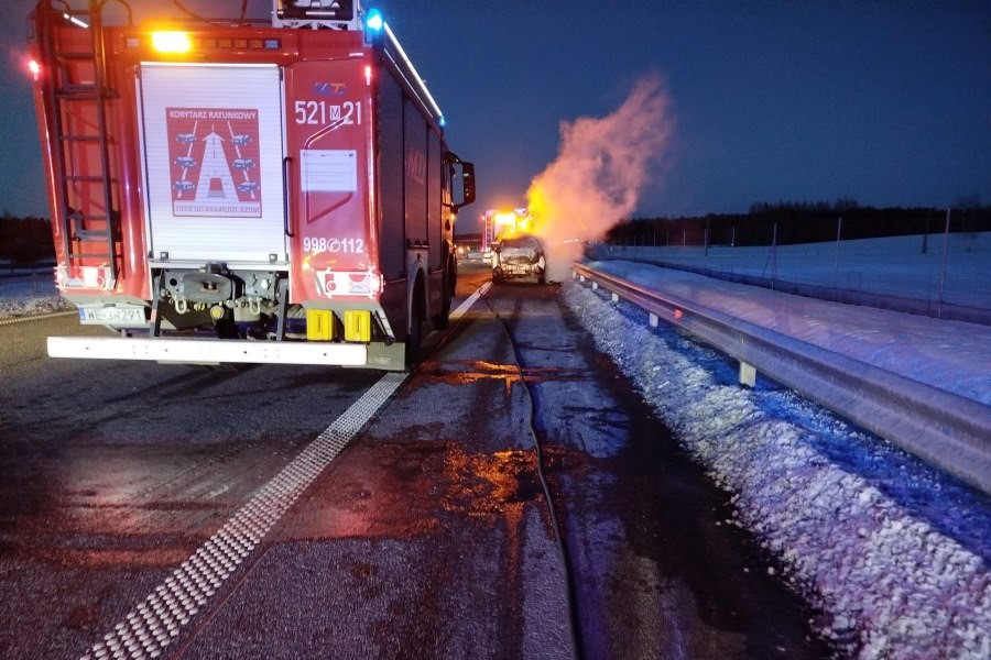 W powiecie mławskim płonął samochód